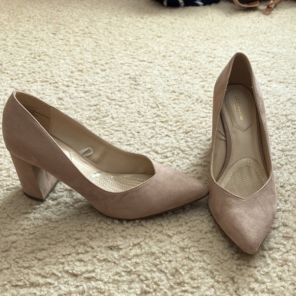 Liz Claiborne Size 8 Chunky Heels - Nude - Picture 1 of 3